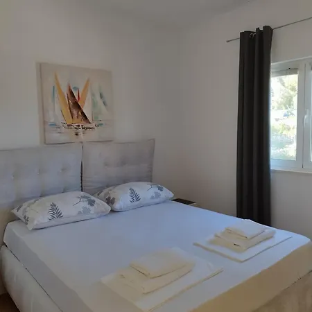 Brzica Апартаменты