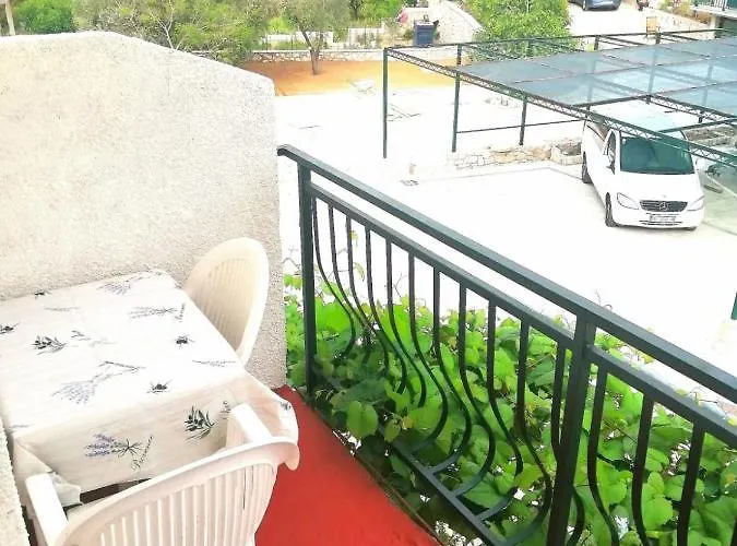 Brzica アパート サプルナラ