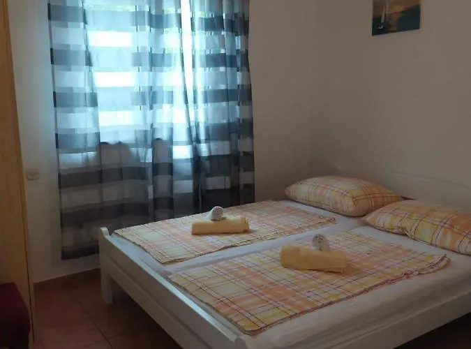 Brzica アパート *