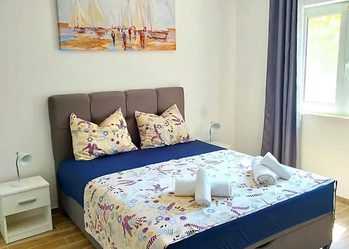 Brzica アパート サプルナラ